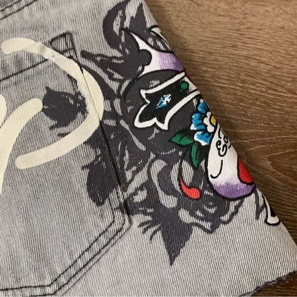 Ed Hardy grey wash Cross denim printed mini skirt L NWT - Picture 11 of 14